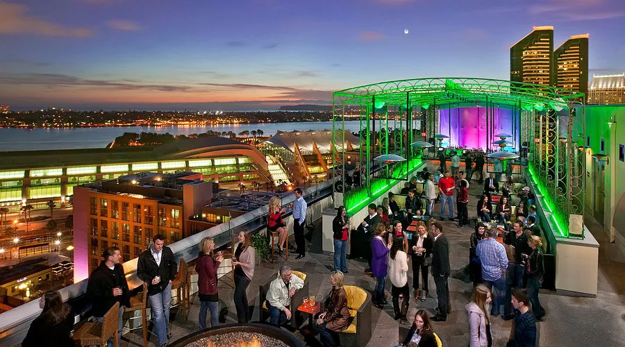 ALTITUDE Sky Lounge