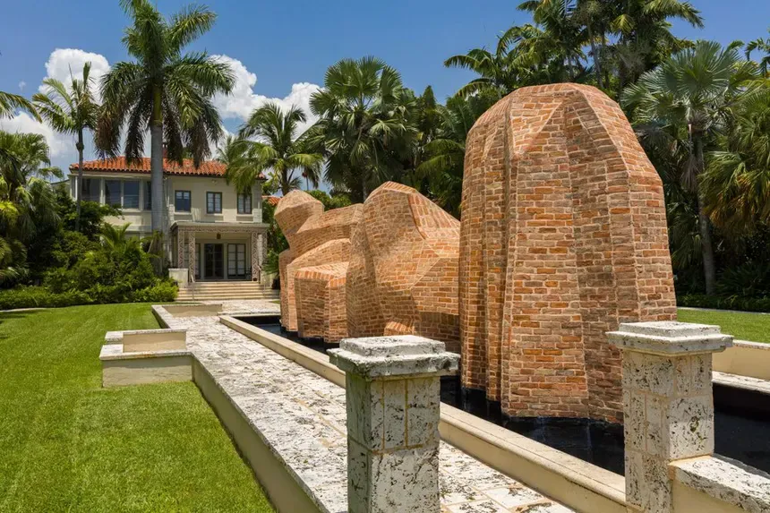 Monumental sculptures stand among tropical trees and lush gardens, creating a unique combination of art, history, and nature