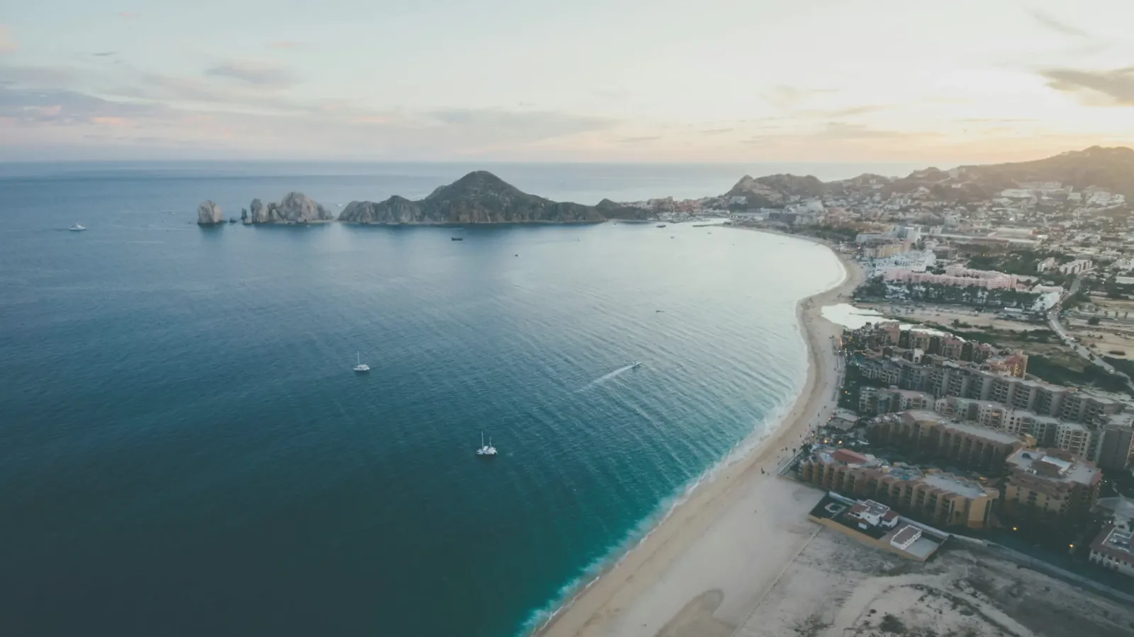 Your ultimate guide to getting from  Los Cabos Airport to your destination.