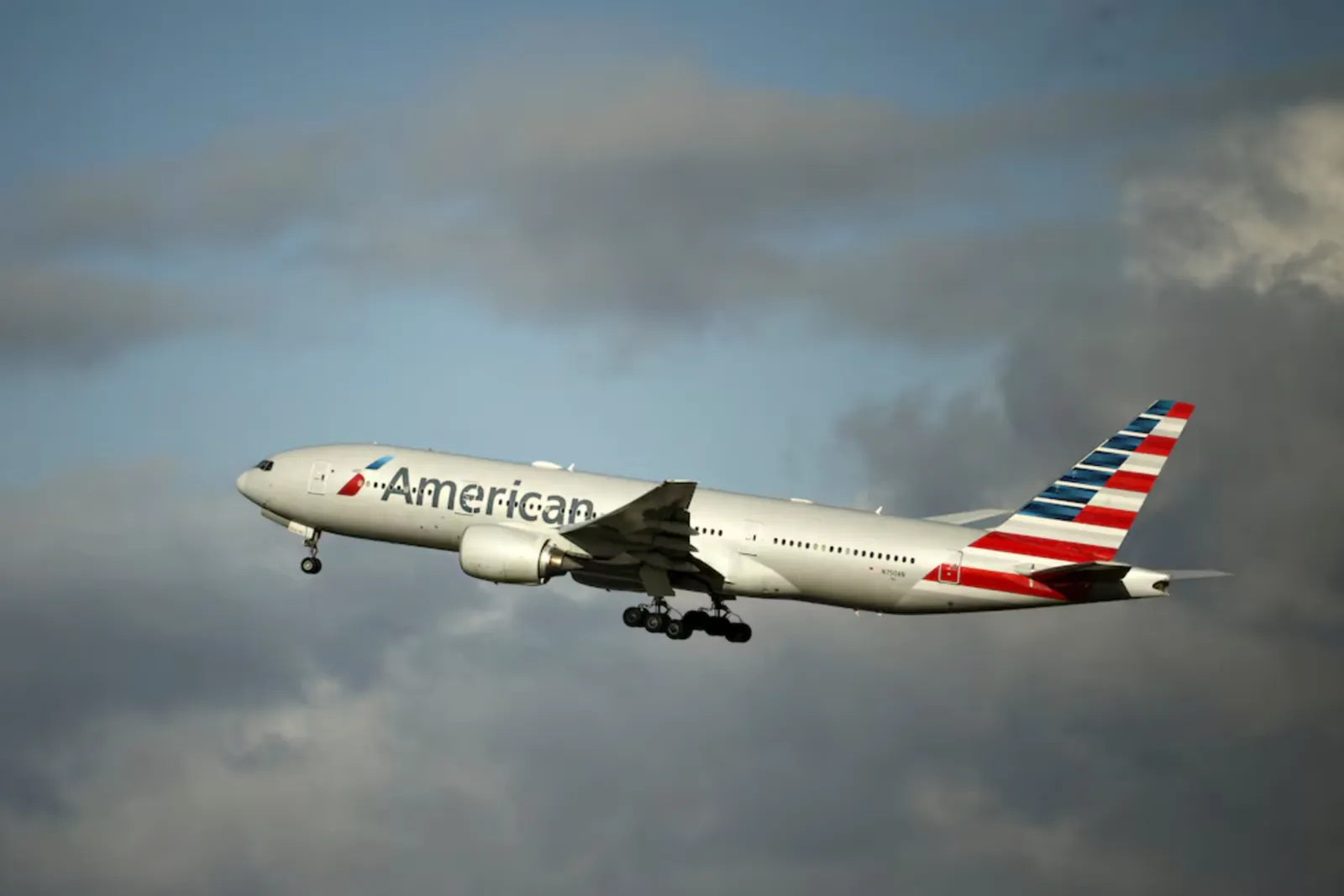 Naples Airport Diverts Boeing 787-9 Flight Due to Runway Safety Limits