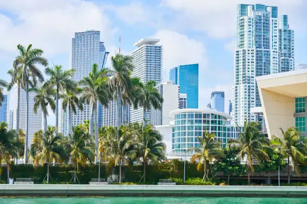 Info about Miami, and why is it a great idea to visit it.