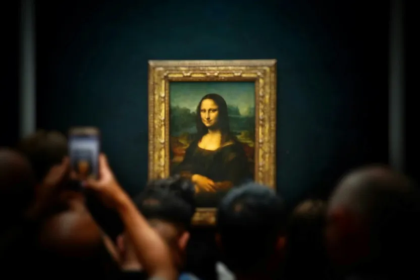 The Mona Lisa, painted by Leonardo da Vinci in the early 16th century, is one of the most famous and recognizable artworks in the world. Housed in the Louvre Museum in Paris, this masterpiece is celebrated for its mysterious smile, subtle use of light and shadow, and masterful technique known as sfumato.