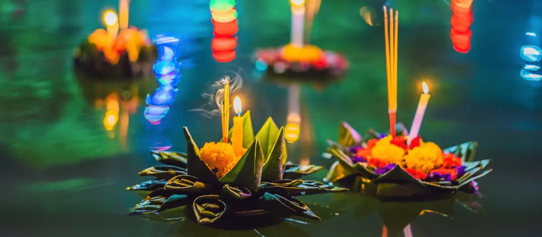 Loy Krathong (in November)