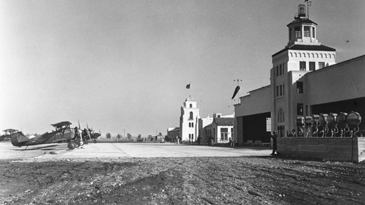 Mines field to LAX - History of the airport