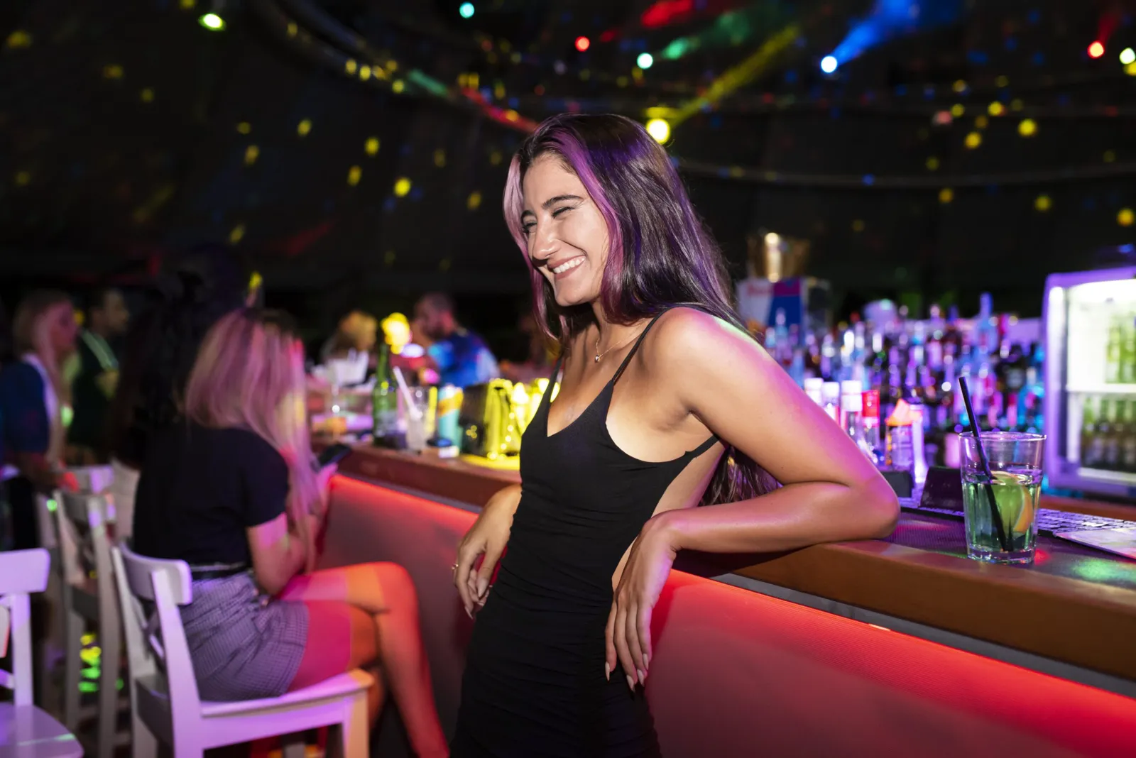 Atenas Nightlife Guide: Best clubs, bars and more.