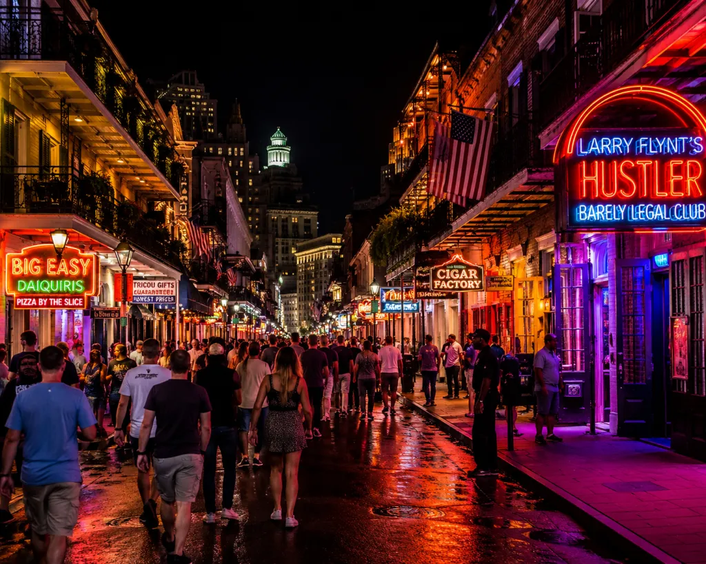 New Orleans Nightlife Guide: Best clubs, bars and more.