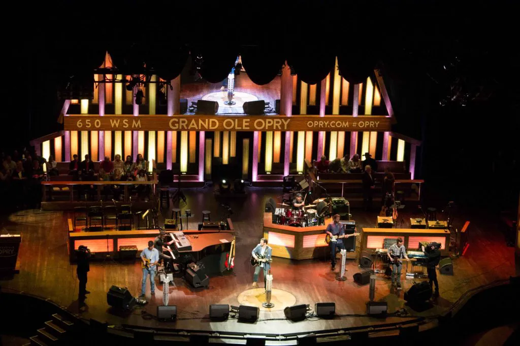 The Opry was born in the city center, today its main headquarters lies a bit further north, in a spectacular complex that combines cutting-edge technology with the deep-rooted traditions of American radio.