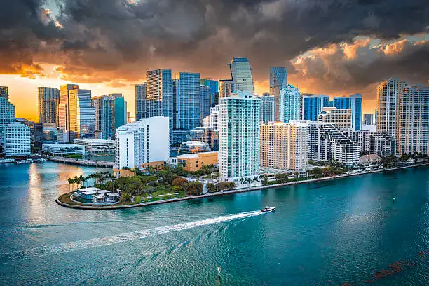 The 10 Must-See Attractions in Miami: Complete Guide with Airport Transportation Services