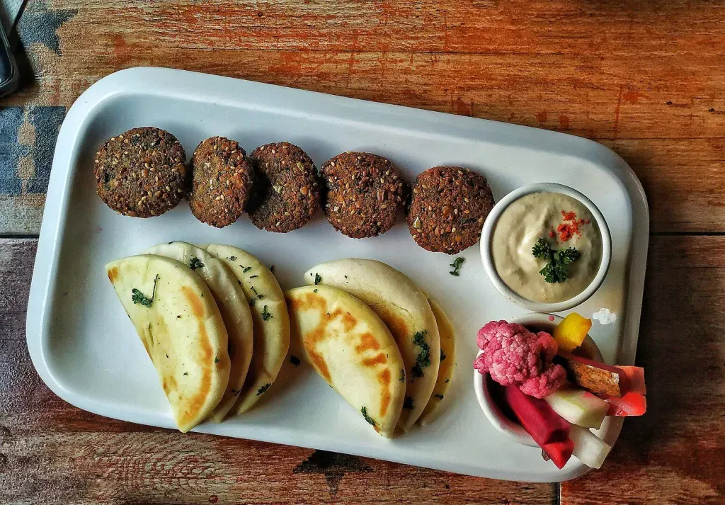 A foodies guide to Abu Dhabi: Best restaurants and local eats.